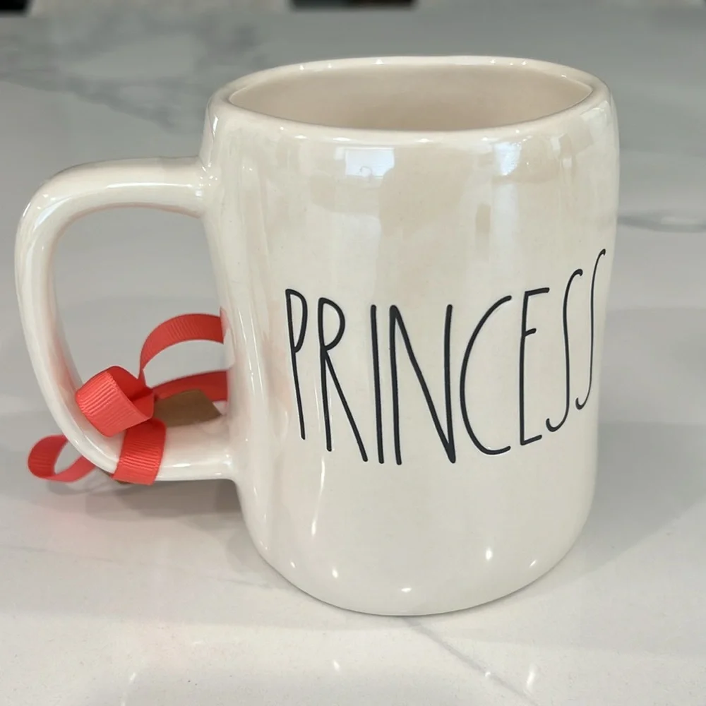 👑Cute. Rae Dunn PRINCESS MUG.